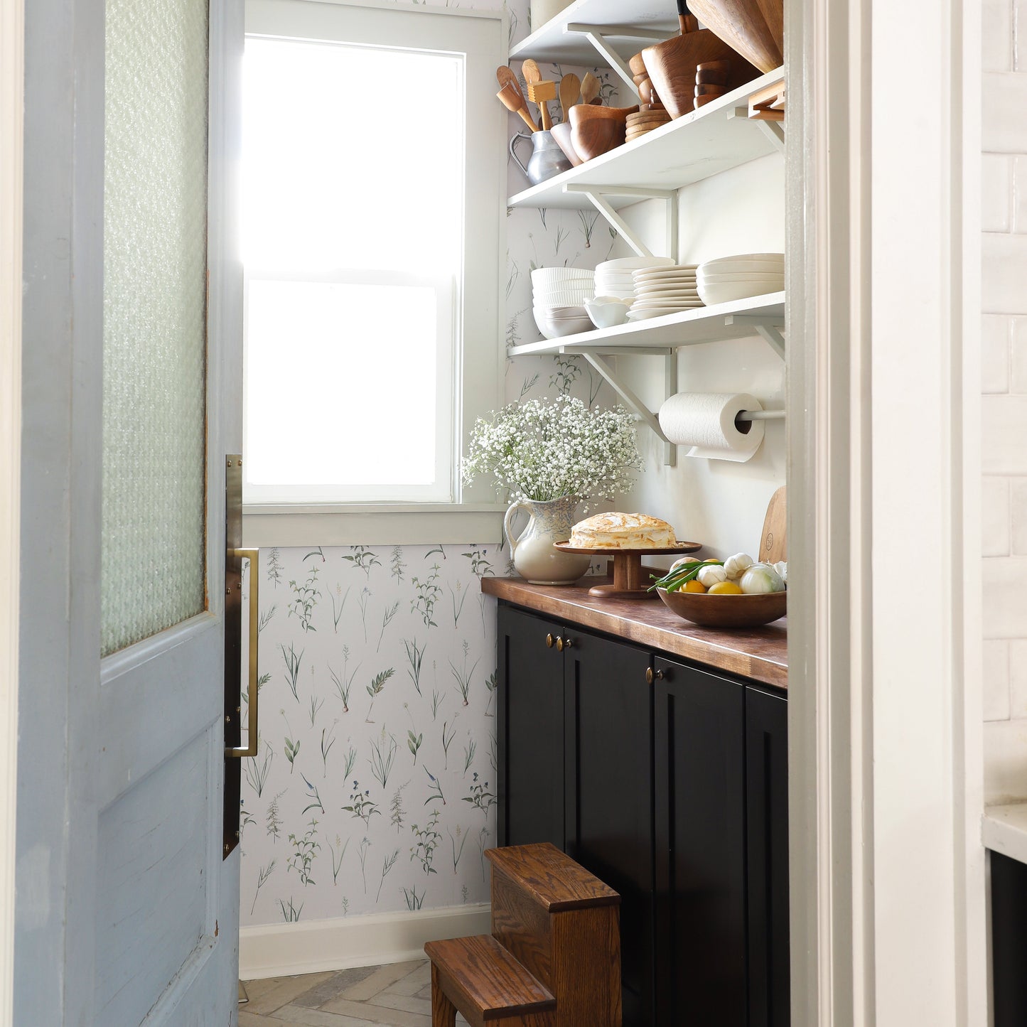 Image of Fresh Cut in Natural wallpaper